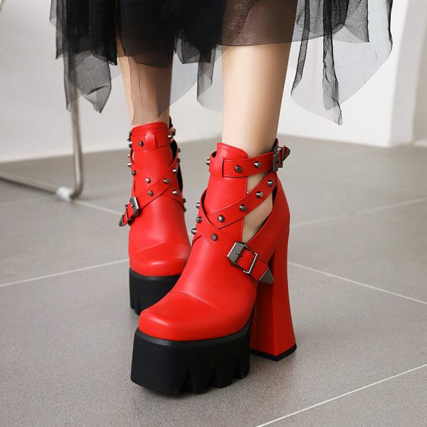 Ankle boots with platform